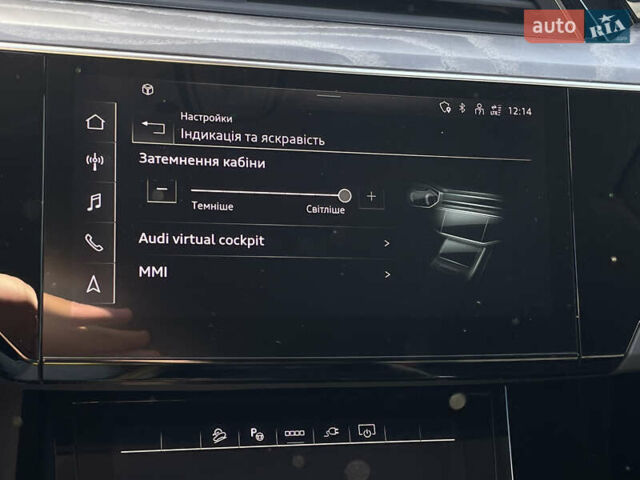 Серый Ауди E-Tron, объемом двигателя 0 л и пробегом 32 тыс. км за 42131 $, фото 77 на Automoto.ua