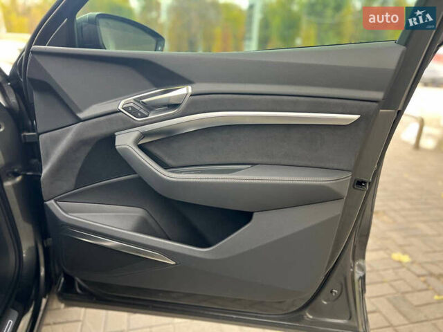 Серый Ауди E-Tron, объемом двигателя 0 л и пробегом 32 тыс. км за 43500 $, фото 40 на Automoto.ua