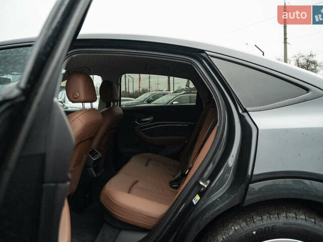 Сірий Ауді E-Tron, об'ємом двигуна 0 л та пробігом 64 тис. км за 37900 $, фото 40 на Automoto.ua