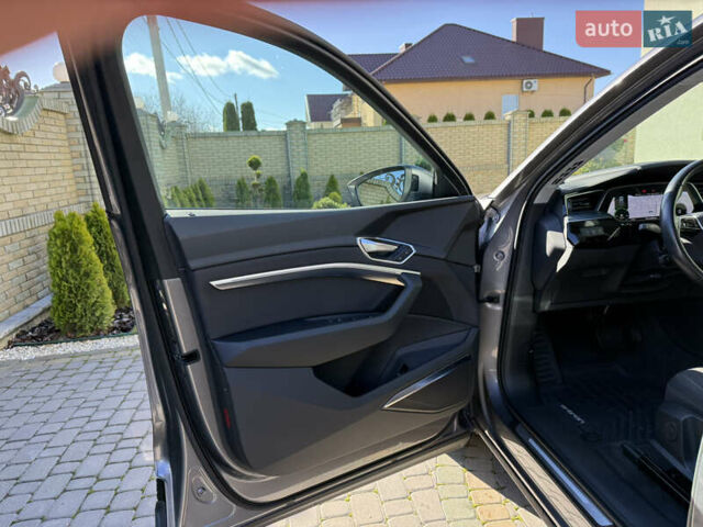 Серый Ауди E-Tron, объемом двигателя 0 л и пробегом 90 тыс. км за 33000 $, фото 39 на Automoto.ua