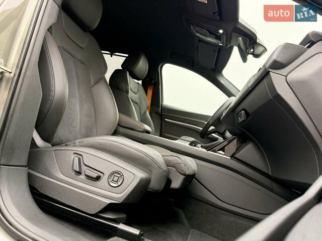 Серый Ауди E-Tron, объемом двигателя 0 л и пробегом 104 тыс. км за 39820 $, фото 47 на Automoto.ua