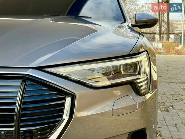Серый Ауди E-Tron, объемом двигателя 0 л и пробегом 31 тыс. км за 46500 $, фото 2 на Automoto.ua