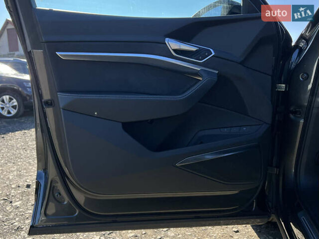 Серый Ауди E-Tron, объемом двигателя 0 л и пробегом 42 тыс. км за 47848 $, фото 29 на Automoto.ua