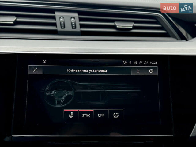 Серый Ауди E-Tron, объемом двигателя 0 л и пробегом 59 тыс. км за 44999 $, фото 48 на Automoto.ua