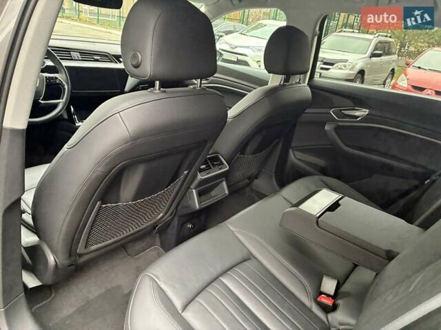 Серый Ауди E-Tron, объемом двигателя 0 л и пробегом 112 тыс. км за 31900 $, фото 59 на Automoto.ua