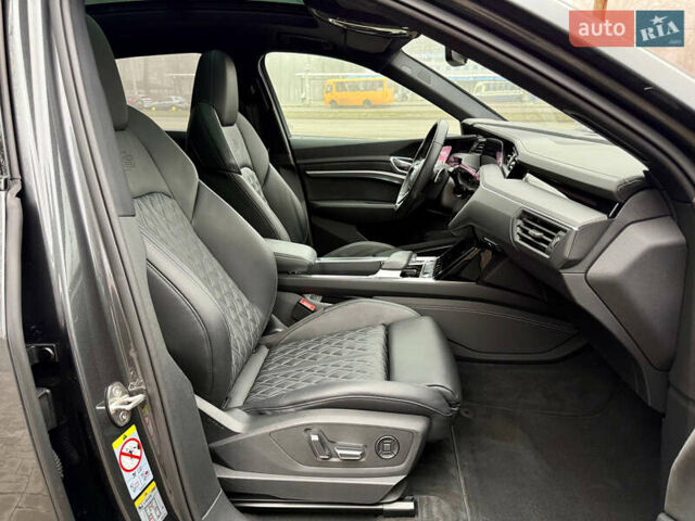 Серый Ауди E-Tron, объемом двигателя 0 л и пробегом 37 тыс. км за 49500 $, фото 58 на Automoto.ua