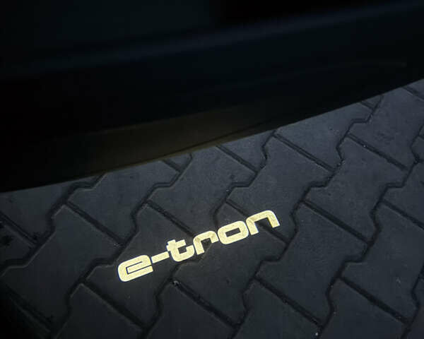 Серый Ауди E-Tron, объемом двигателя 0 л и пробегом 45 тыс. км за 42000 $, фото 47 на Automoto.ua