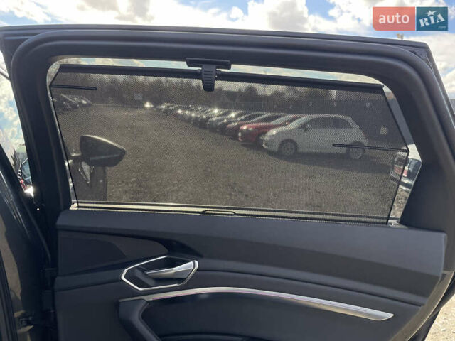 Серый Ауди E-Tron, объемом двигателя 0 л и пробегом 32 тыс. км за 42131 $, фото 40 на Automoto.ua