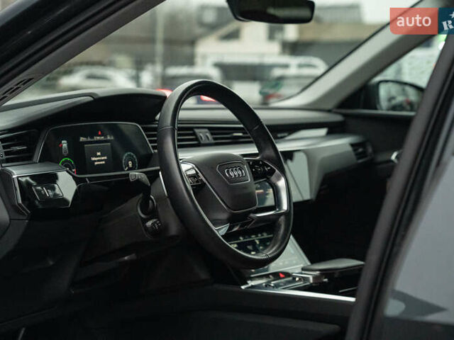 Сірий Ауді E-Tron, об'ємом двигуна 0 л та пробігом 64 тис. км за 37900 $, фото 22 на Automoto.ua