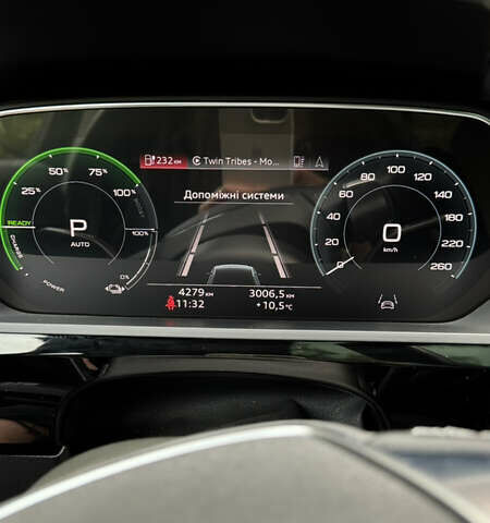 Сірий Ауді E-Tron, об'ємом двигуна 0 л та пробігом 5 тис. км за 42000 $, фото 13 на Automoto.ua