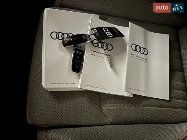 Серый Ауди E-Tron, объемом двигателя 0 л и пробегом 25 тыс. км за 44900 $, фото 27 на Automoto.ua