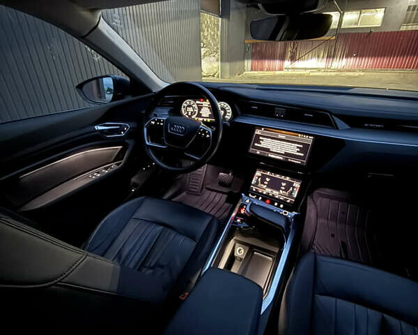 Серый Ауди E-Tron, объемом двигателя 0 л и пробегом 45 тыс. км за 42000 $, фото 44 на Automoto.ua