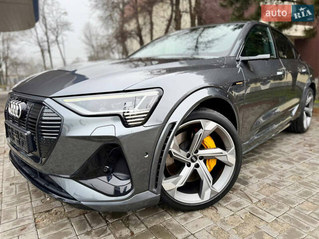 Серый Ауди E-Tron, объемом двигателя 0 л и пробегом 37 тыс. км за 49500 $, фото 2 на Automoto.ua