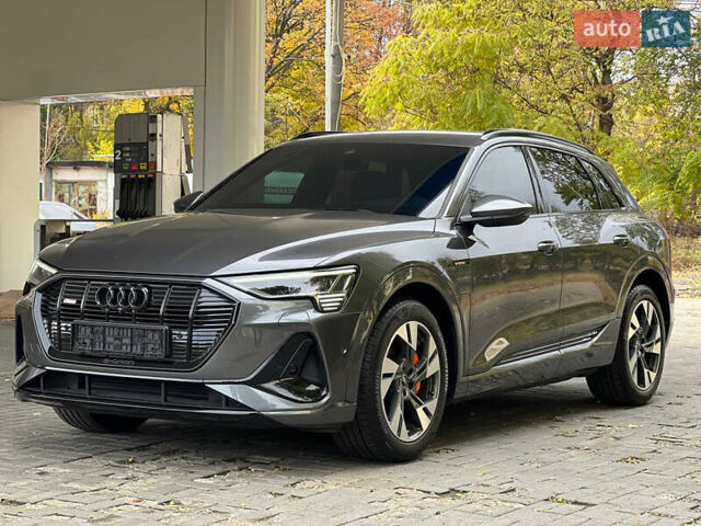 Серый Ауди E-Tron, объемом двигателя 0 л и пробегом 32 тыс. км за 43500 $, фото 5 на Automoto.ua