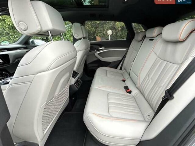 Серый Ауди E-Tron, объемом двигателя 0 л и пробегом 43 тыс. км за 48900 $, фото 13 на Automoto.ua