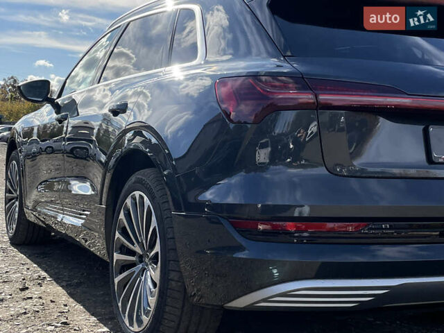Серый Ауди E-Tron, объемом двигателя 0 л и пробегом 32 тыс. км за 42131 $, фото 10 на Automoto.ua