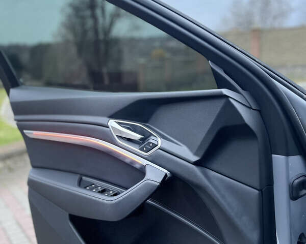 Серый Ауди E-Tron, объемом двигателя 0 л и пробегом 74 тыс. км за 37500 $, фото 37 на Automoto.ua