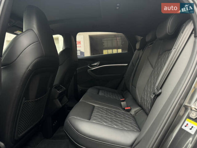Серый Ауди E-Tron, объемом двигателя 0 л и пробегом 59 тыс. км за 44999 $, фото 25 на Automoto.ua