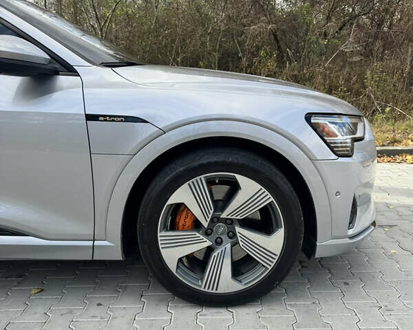 Серый Ауди E-Tron, объемом двигателя 0 л и пробегом 145 тыс. км за 29500 $, фото 23 на Automoto.ua