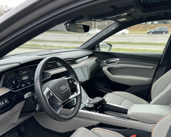 Сірий Ауді E-Tron, об'ємом двигуна 0 л та пробігом 45 тис. км за 38900 $, фото 20 на Automoto.ua