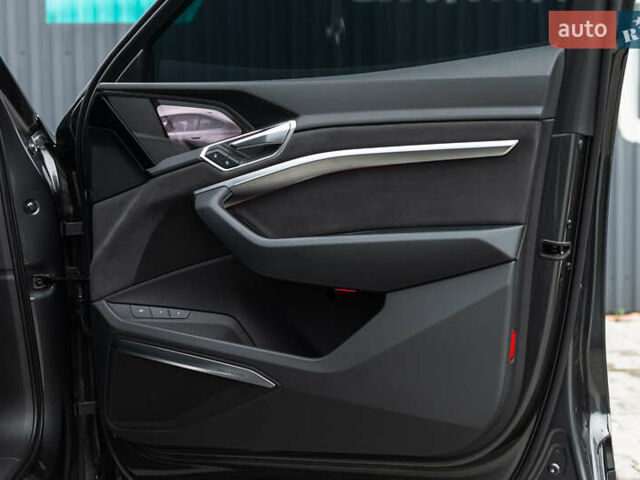 Серый Ауди E-Tron, объемом двигателя 0 л и пробегом 33 тыс. км за 53000 $, фото 34 на Automoto.ua