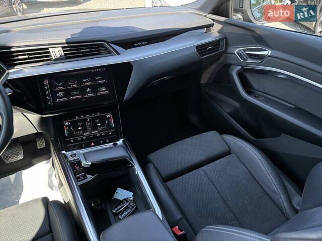 Серый Ауди E-Tron, объемом двигателя 0 л и пробегом 70 тыс. км за 39650 $, фото 18 на Automoto.ua