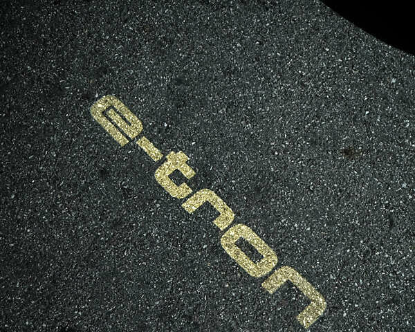 Сірий Ауді E-Tron, об'ємом двигуна 0 л та пробігом 63 тис. км за 45500 $, фото 34 на Automoto.ua