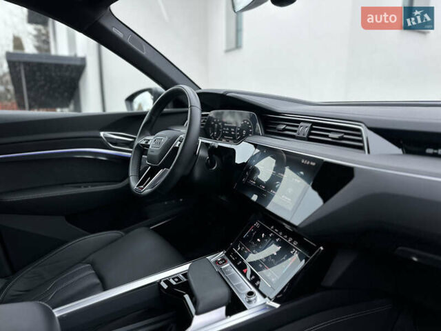 Серый Ауди E-Tron, объемом двигателя 0 л и пробегом 48 тыс. км за 49999 $, фото 92 на Automoto.ua