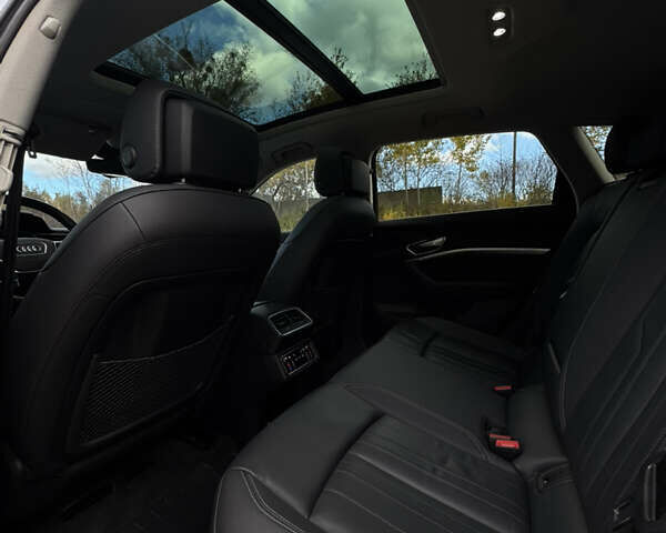 Серый Ауди E-Tron, объемом двигателя 0 л и пробегом 145 тыс. км за 29500 $, фото 69 на Automoto.ua