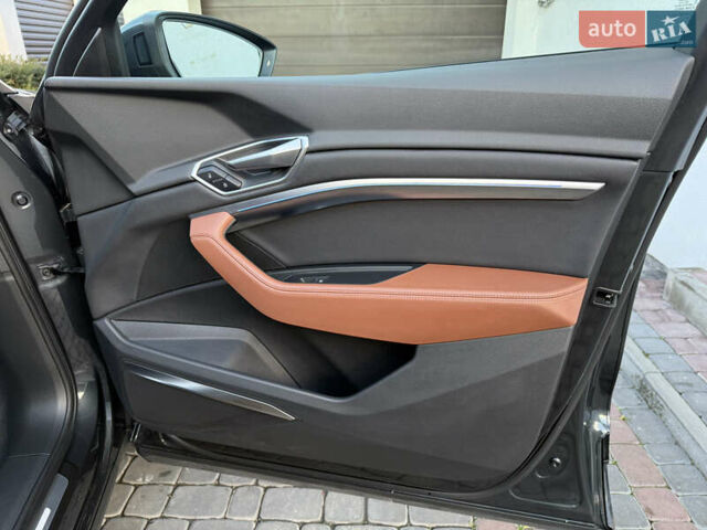 Серый Ауди E-Tron, объемом двигателя 0 л и пробегом 13 тыс. км за 36500 $, фото 38 на Automoto.ua