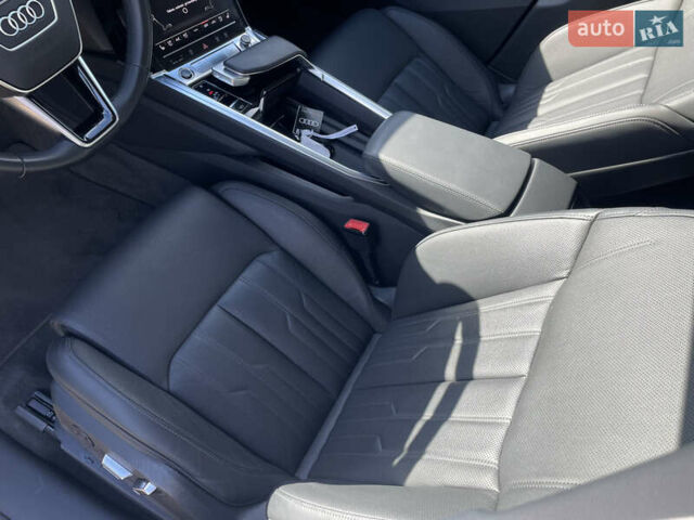 Серый Ауди E-Tron, объемом двигателя 0 л и пробегом 32 тыс. км за 42131 $, фото 24 на Automoto.ua