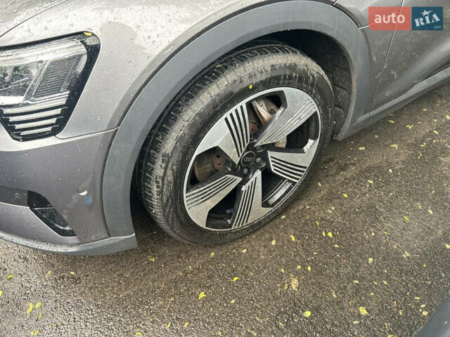 Серый Ауди E-Tron, объемом двигателя 0 л и пробегом 44 тыс. км за 38700 $, фото 8 на Automoto.ua