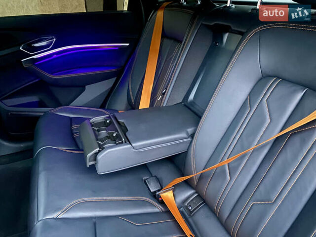 Сірий Ауді E-Tron, об'ємом двигуна 0 л та пробігом 43 тис. км за 45500 $, фото 27 на Automoto.ua