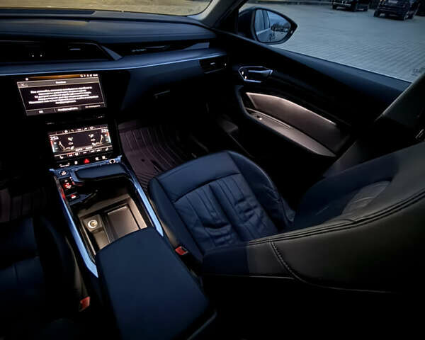 Серый Ауди E-Tron, объемом двигателя 0 л и пробегом 45 тыс. км за 42000 $, фото 45 на Automoto.ua