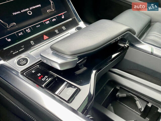 Серый Ауди E-Tron, объемом двигателя 0 л и пробегом 126 тыс. км за 34995 $, фото 30 на Automoto.ua