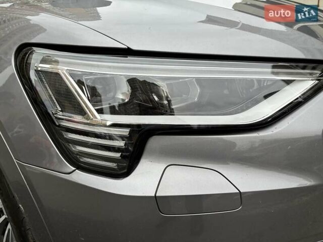 Серый Ауди E-Tron, объемом двигателя 0 л и пробегом 112 тыс. км за 31900 $, фото 31 на Automoto.ua