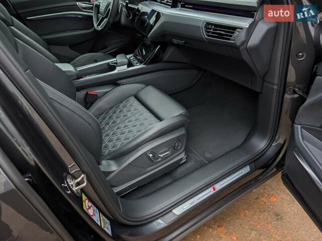 Сірий Ауді E-Tron, об'ємом двигуна 0 л та пробігом 100 тис. км за 41888 $, фото 41 на Automoto.ua