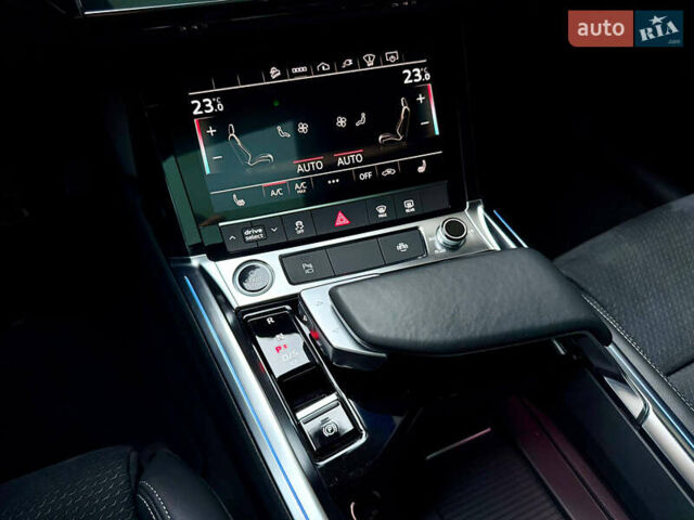 Серый Ауди E-Tron, объемом двигателя 0 л и пробегом 39 тыс. км за 44500 $, фото 69 на Automoto.ua