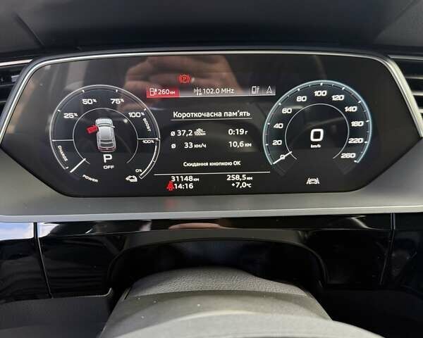 Серый Ауди E-Tron, объемом двигателя 0 л и пробегом 31 тыс. км за 40500 $, фото 38 на Automoto.ua