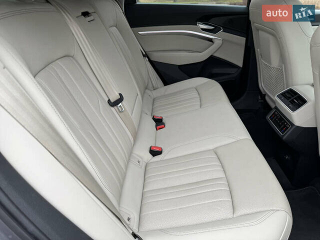 Сірий Ауді E-Tron, об'ємом двигуна 0 л та пробігом 61 тис. км за 39999 $, фото 16 на Automoto.ua