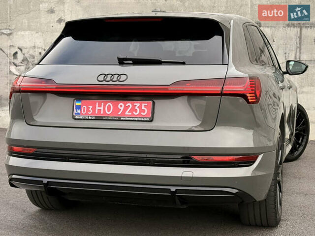 Серый Ауди E-Tron, объемом двигателя 0 л и пробегом 104 тыс. км за 39820 $, фото 24 на Automoto.ua