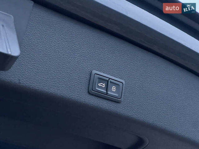 Серый Ауди E-Tron, объемом двигателя 0 л и пробегом 32 тыс. км за 41367 $, фото 41 на Automoto.ua