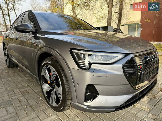 Серый Ауди E-Tron, объемом двигателя 0 л и пробегом 31 тыс. км за 46500 $, фото 3 на Automoto.ua