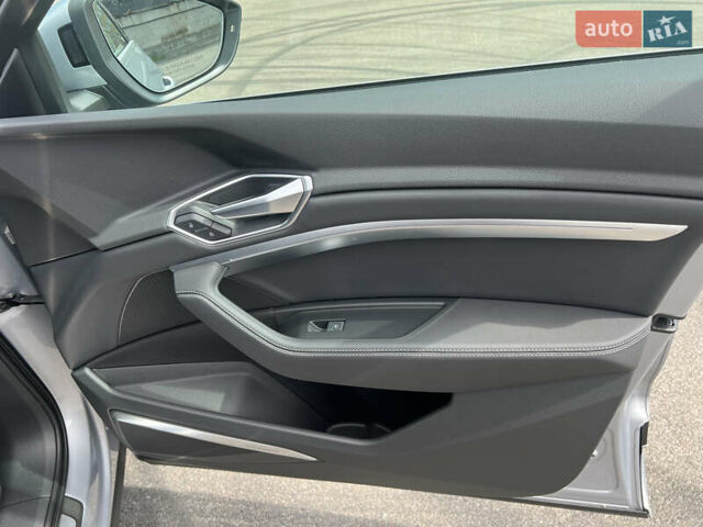 Сірий Ауді E-Tron, об'ємом двигуна 0 л та пробігом 22 тис. км за 48490 $, фото 33 на Automoto.ua
