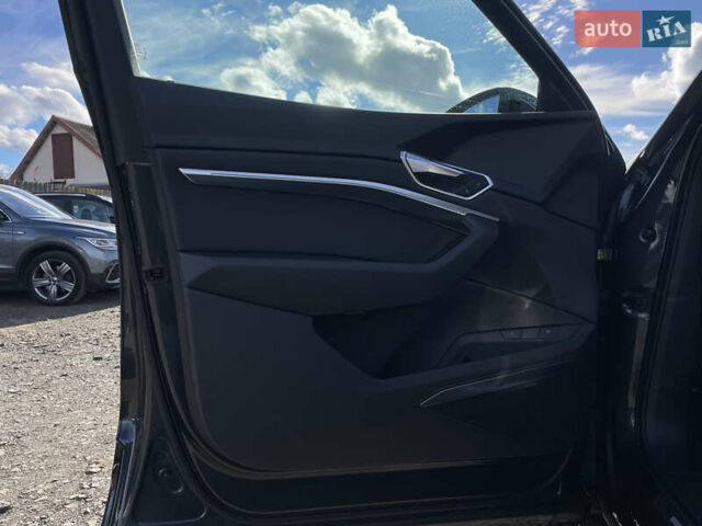 Серый Ауди E-Tron, объемом двигателя 0 л и пробегом 32 тыс. км за 42131 $, фото 27 на Automoto.ua