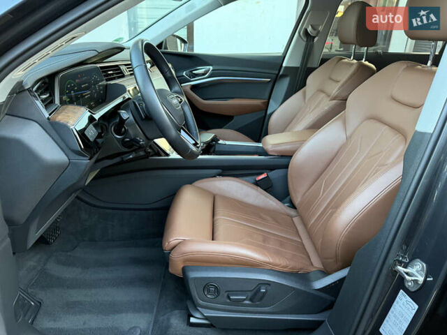 Серый Ауди E-Tron, объемом двигателя 0 л и пробегом 13 тыс. км за 36500 $, фото 24 на Automoto.ua