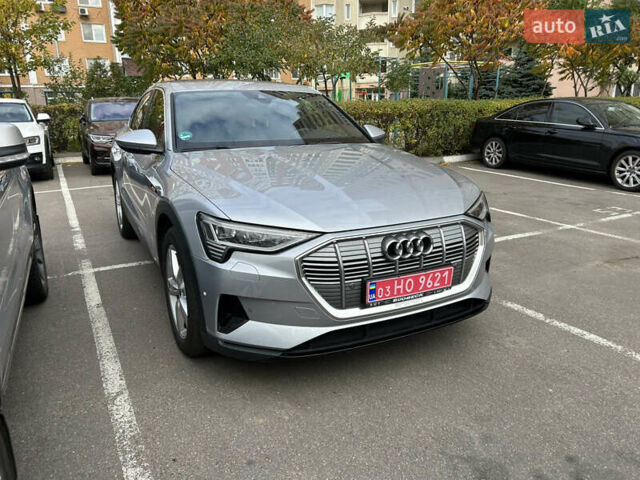 Серый Ауди E-Tron, объемом двигателя 0 л и пробегом 38 тыс. км за 36300 $, фото 52 на Automoto.ua
