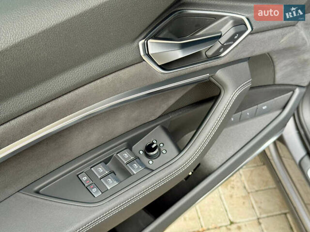 Серый Ауди E-Tron, объемом двигателя 0 л и пробегом 31 тыс. км за 46500 $, фото 37 на Automoto.ua