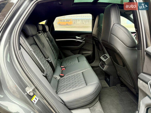 Серый Ауди E-Tron, объемом двигателя 0 л и пробегом 37 тыс. км за 49500 $, фото 54 на Automoto.ua