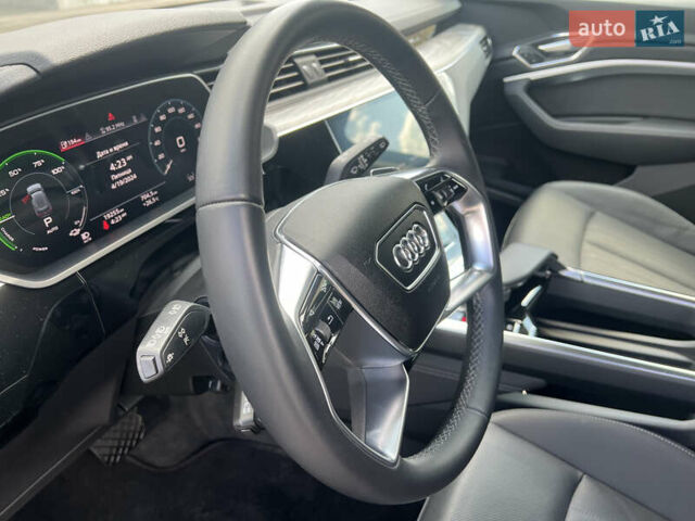 Сірий Ауді E-Tron, об'ємом двигуна 0 л та пробігом 22 тис. км за 48490 $, фото 13 на Automoto.ua